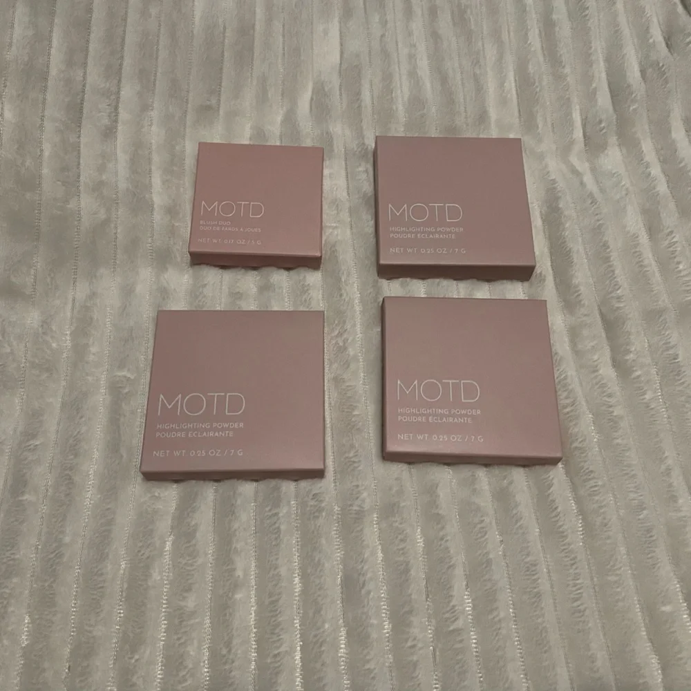 4 piece Makeup bundle New in Box MOTD 1 blush and 3 highlighting powders